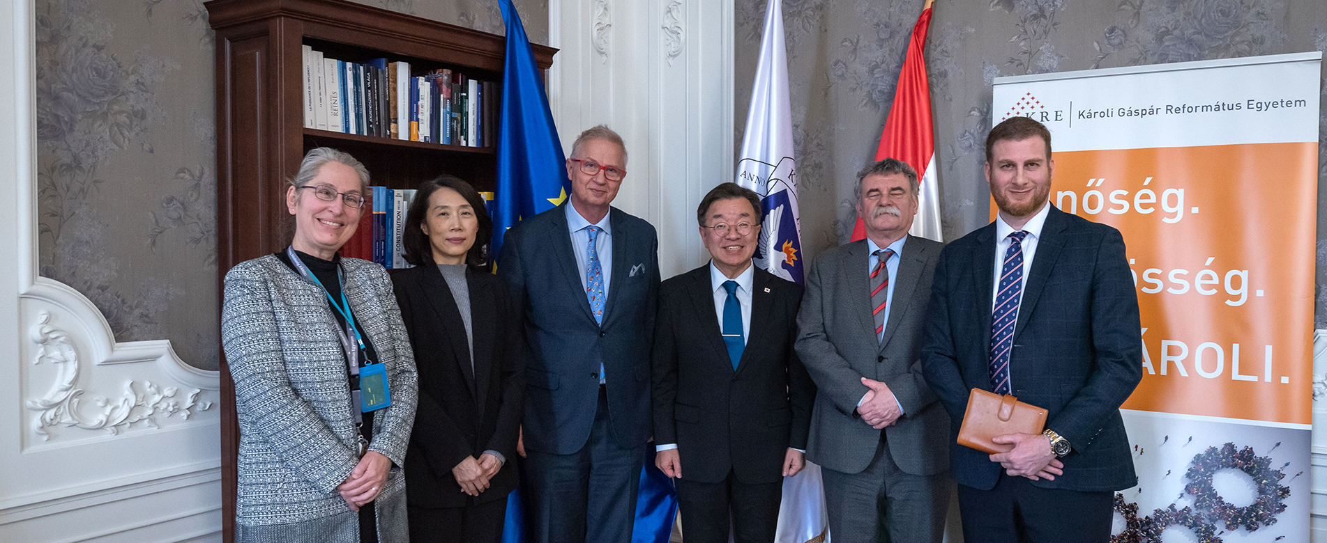 Introductory visit of His Excellency Hong Kyu Dok to our University