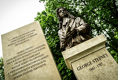 statue
